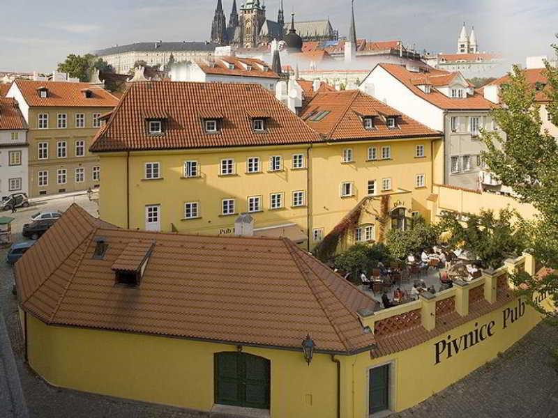 Archibald At The Charles Bridge Hotel Praag Buitenkant foto